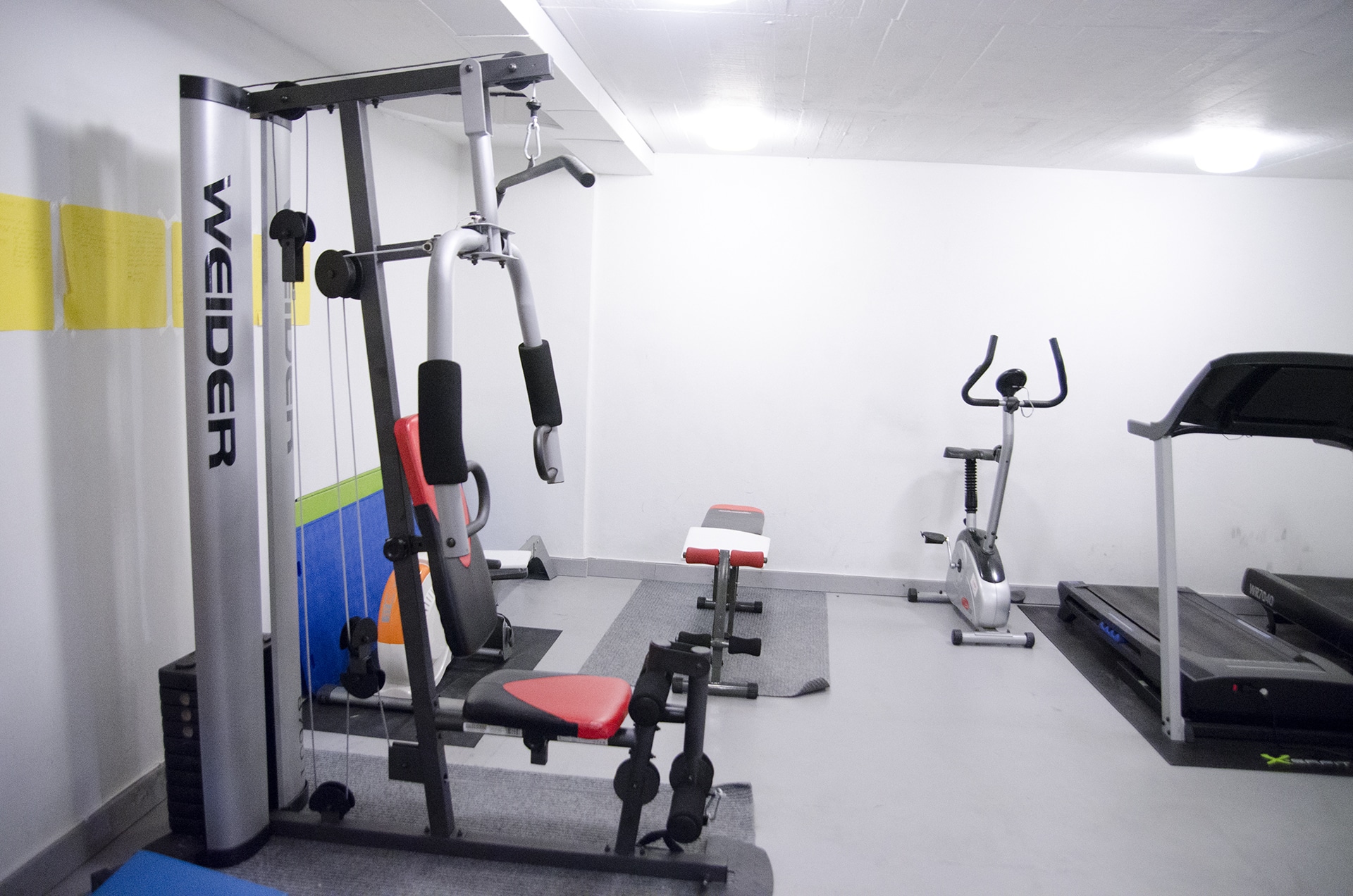 Träningsmaskiner i Gym 55+ anpassade för seniorer